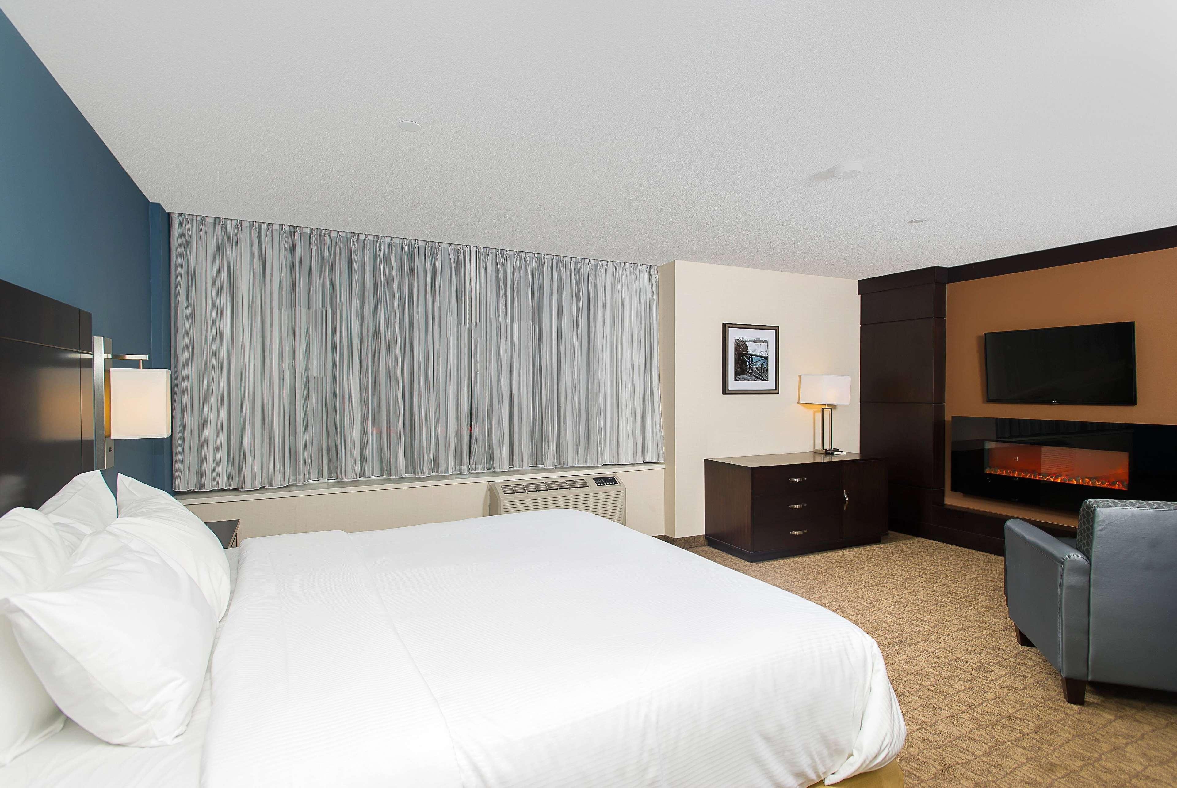 วินด์แฮม การ์เดน ไนแองการา ฟอลล์ ฟอลล์วิว Hotel ไนแอการาฟอลส์ ภายนอก รูปภาพ