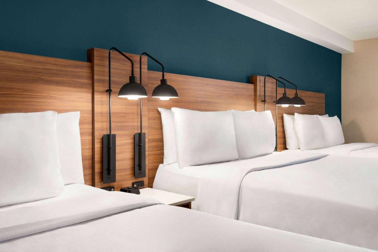 วินด์แฮม การ์เดน ไนแองการา ฟอลล์ ฟอลล์วิว Hotel ไนแอการาฟอลส์ ภายนอก รูปภาพ