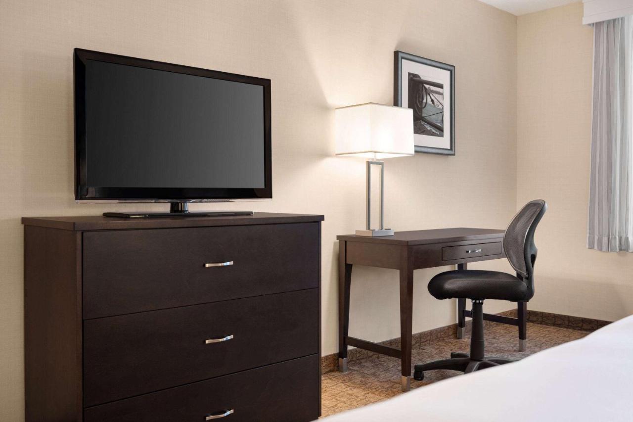 วินด์แฮม การ์เดน ไนแองการา ฟอลล์ ฟอลล์วิว Hotel ไนแอการาฟอลส์ ภายนอก รูปภาพ